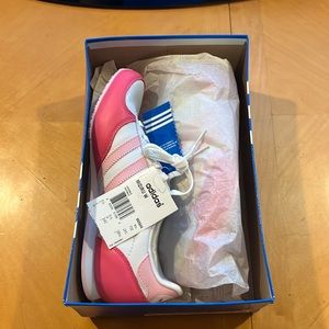 Brand new pair of women adidas originals Midiru W in a women size 7